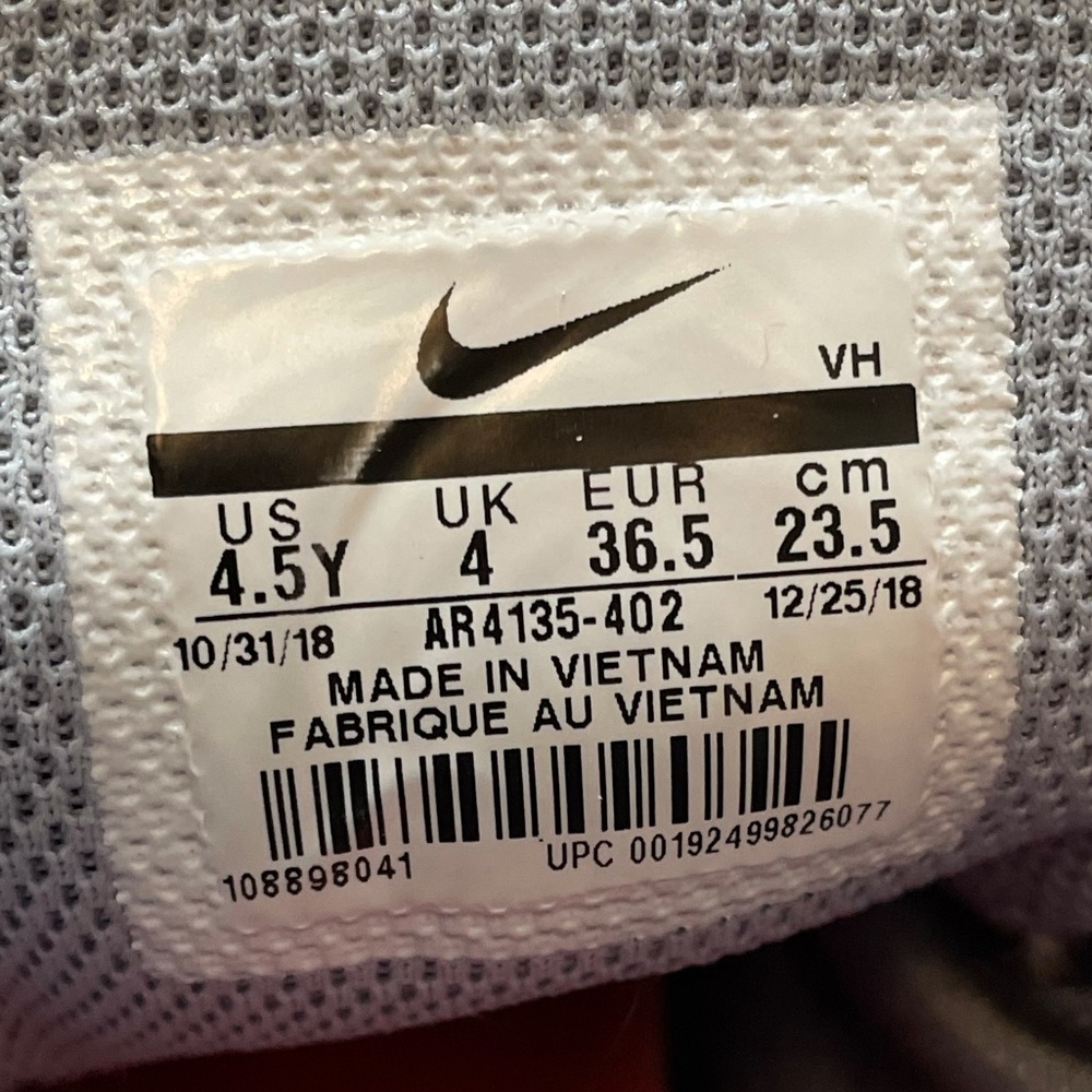 Grey and pink Nike shoes - Picture 4 of 4